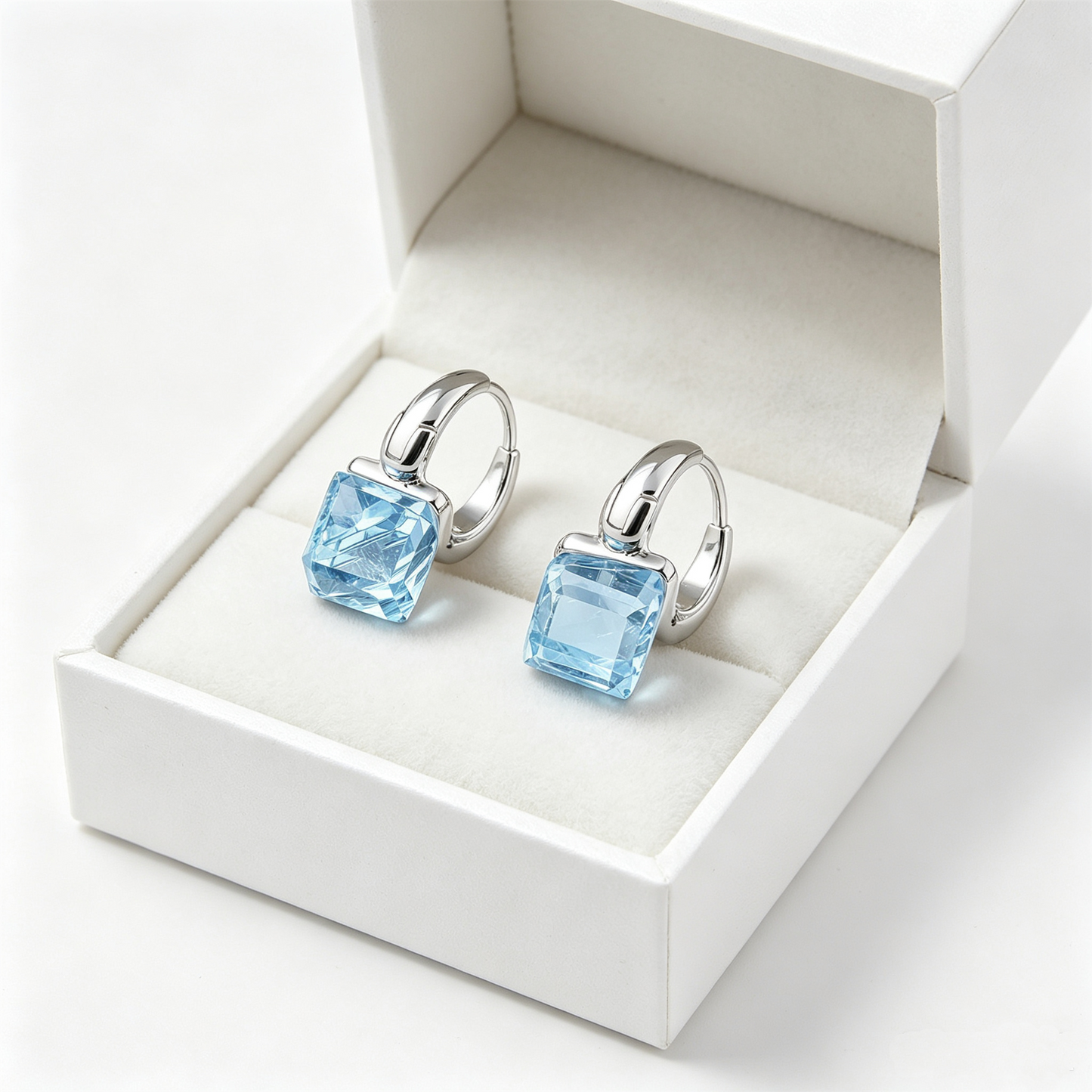 Hot SalešMinimalist Zircon Stud Earrings