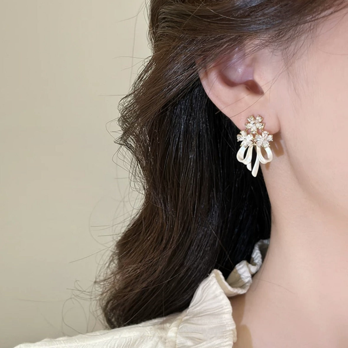 šElegant Blossom Bow Earrings