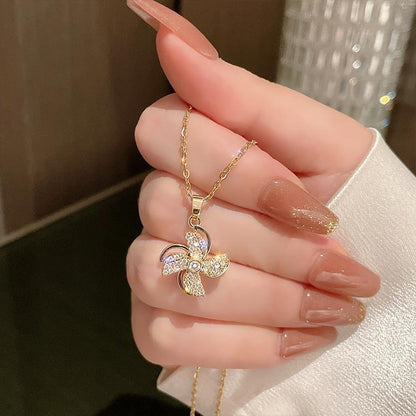 Lovable Spinning Necklace