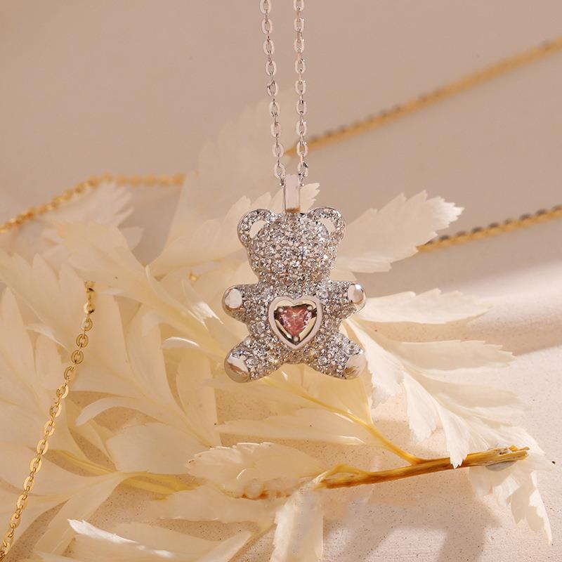 Rotating Heart Zircon Bear Necklace