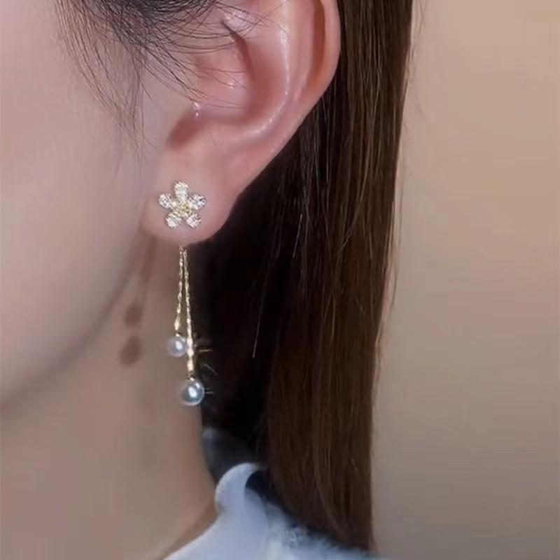 Unique Design Elegant Delicate Flower Zirconia Earrings