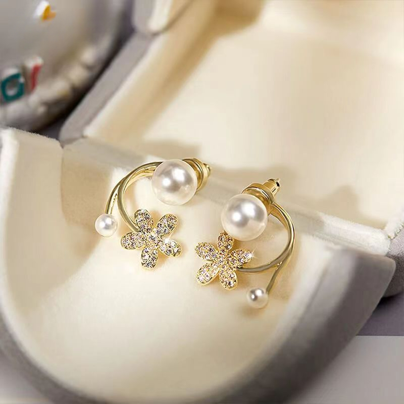 Shiny Cubic Zirconia Flower Stud Earrings