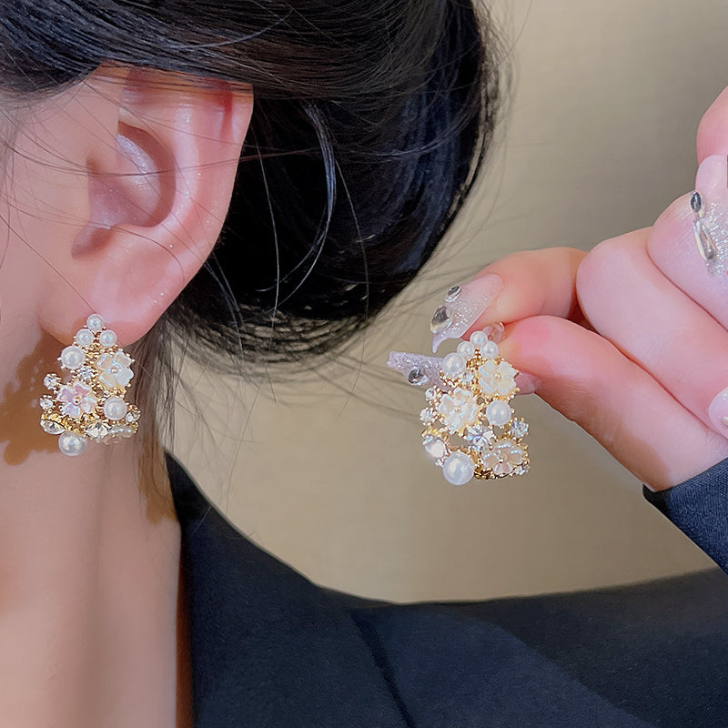 - Openwork Pearl Flower Earrings