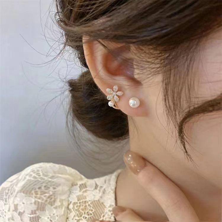 Shiny Cubic Zirconia Flower Stud Earrings