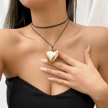 Sweet And Cool 3D Heart Pendant Choker💛