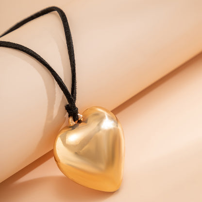 Sweet And Cool 3D Heart Pendant Choker💛