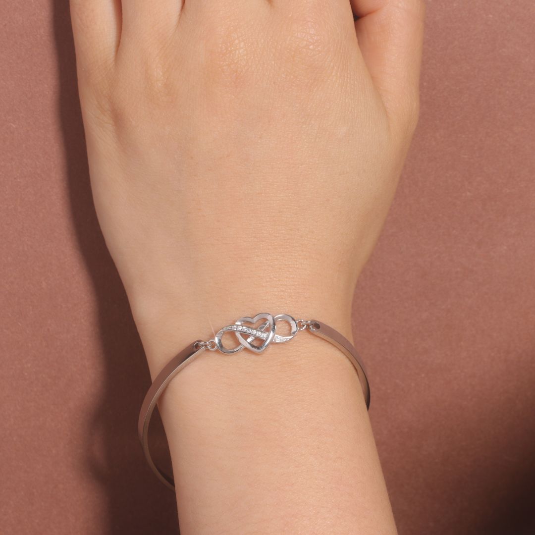 The Love Between Aunt & Niece Is Forever Heart Bracelet