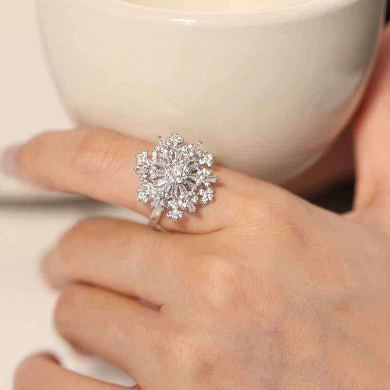 Elegant Rotating Crystal Anxiety Relief Snowflake Ring