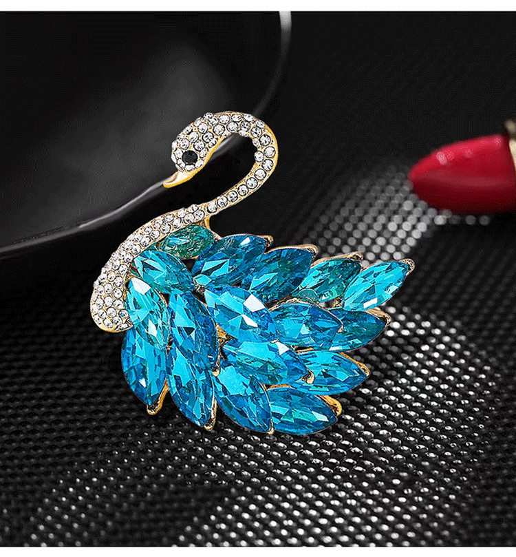 High-end crystal swan brooch