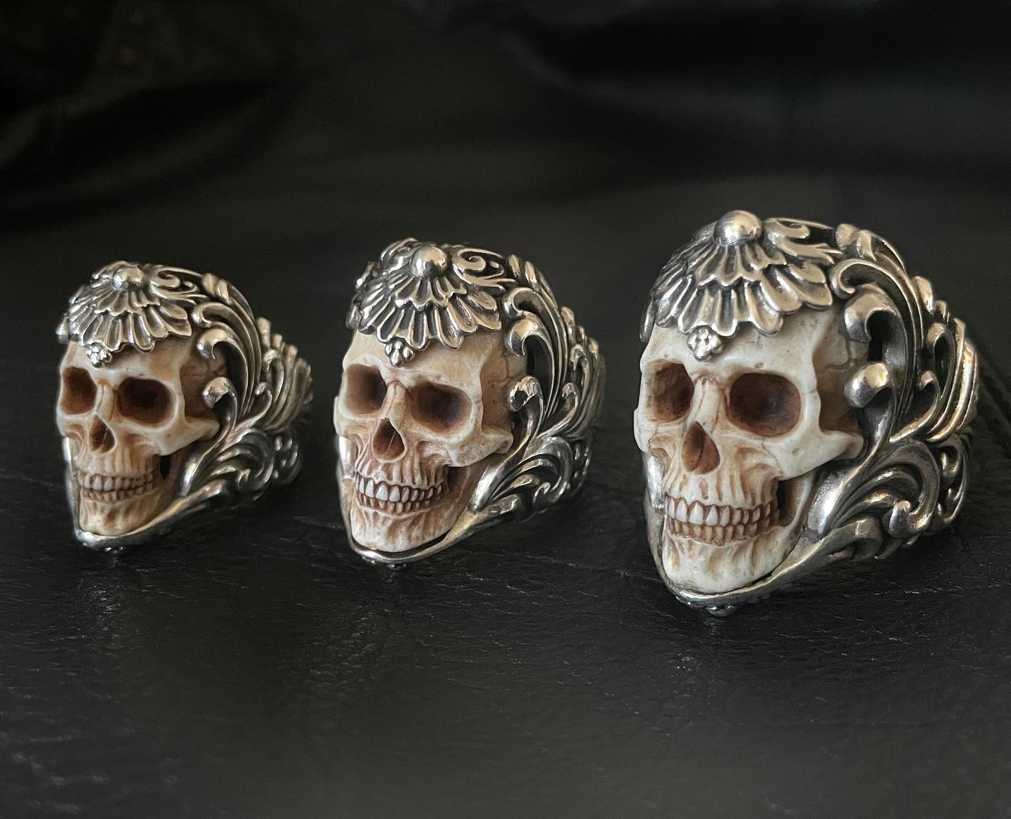 VINTAGE POLISH FLORAL ARMOR ANTLER SKULL RING