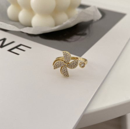 Lovable Spinning Necklace