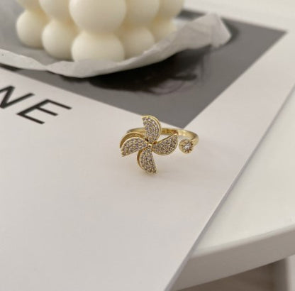 Lovable Spinning Necklace