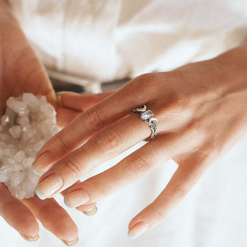 Moonstone Ring“Soma”-SS-Moonstone Jewelry