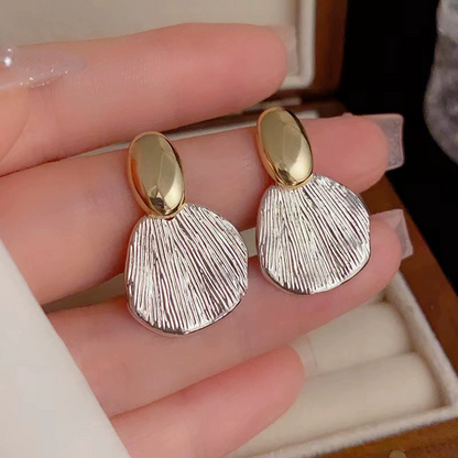 “Shell Belle” – French Retro Fan-Shaped Earrings