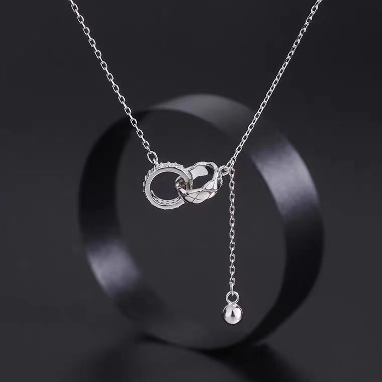 “Linked in Time” – Interlocked Double Ring Tassel Necklace