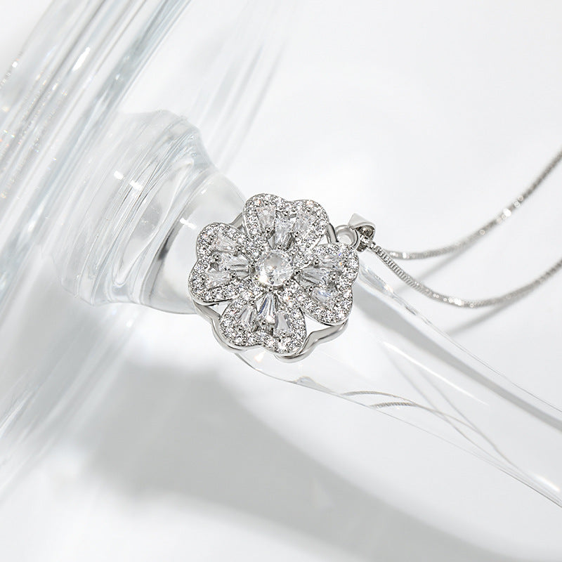 Spinning Heart Clover Necklace
