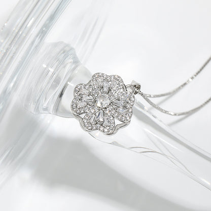 Spinning Heart Clover Necklace
