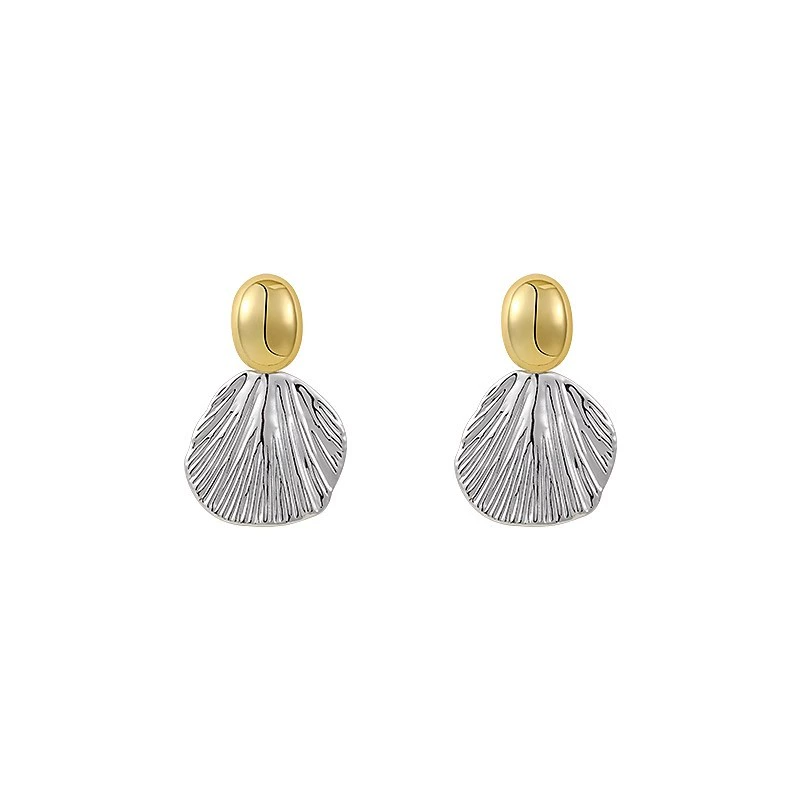 “Shell Belle” – French Retro Fan-Shaped Earrings