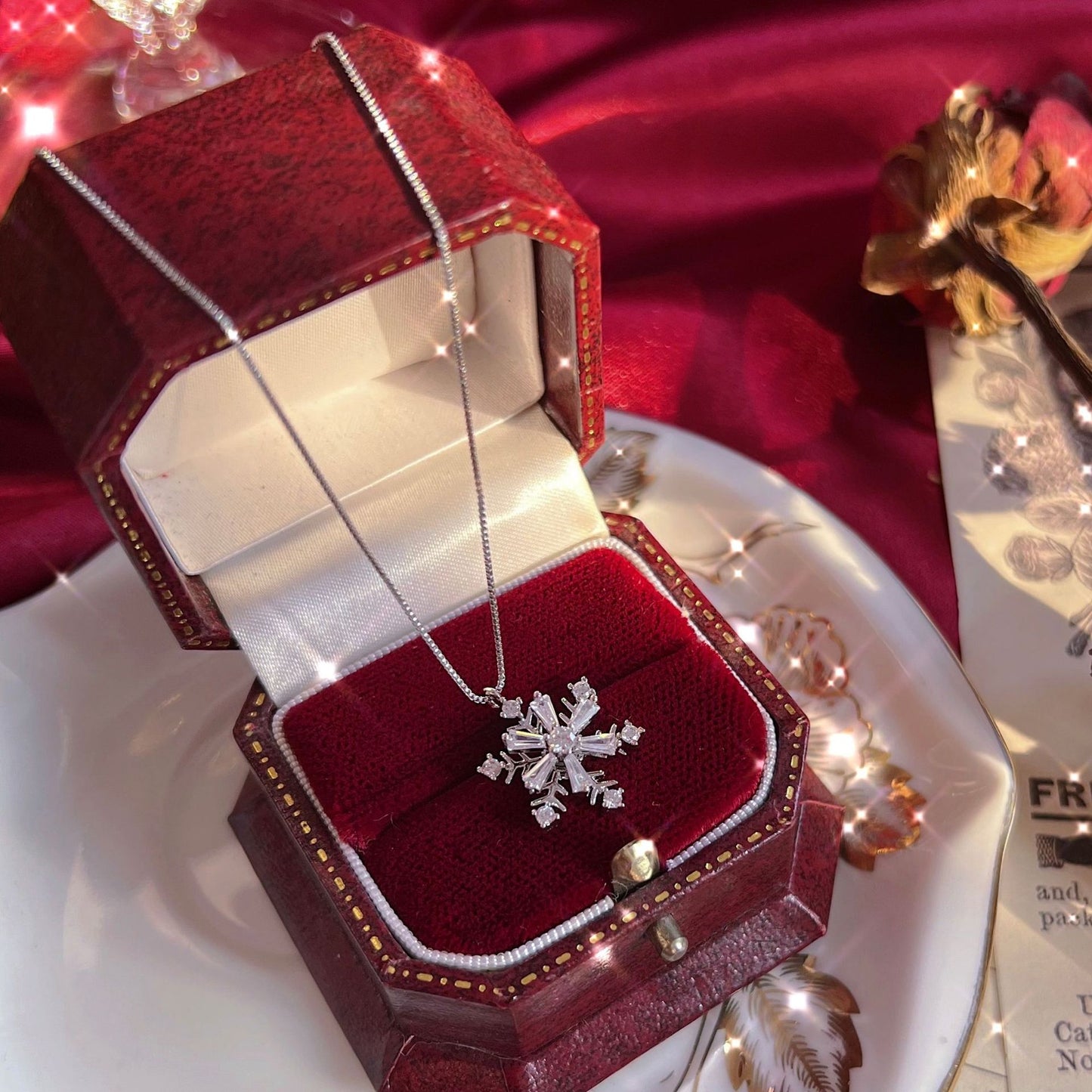Sparkling Zirconia Spinning Snowflake Necklace❄