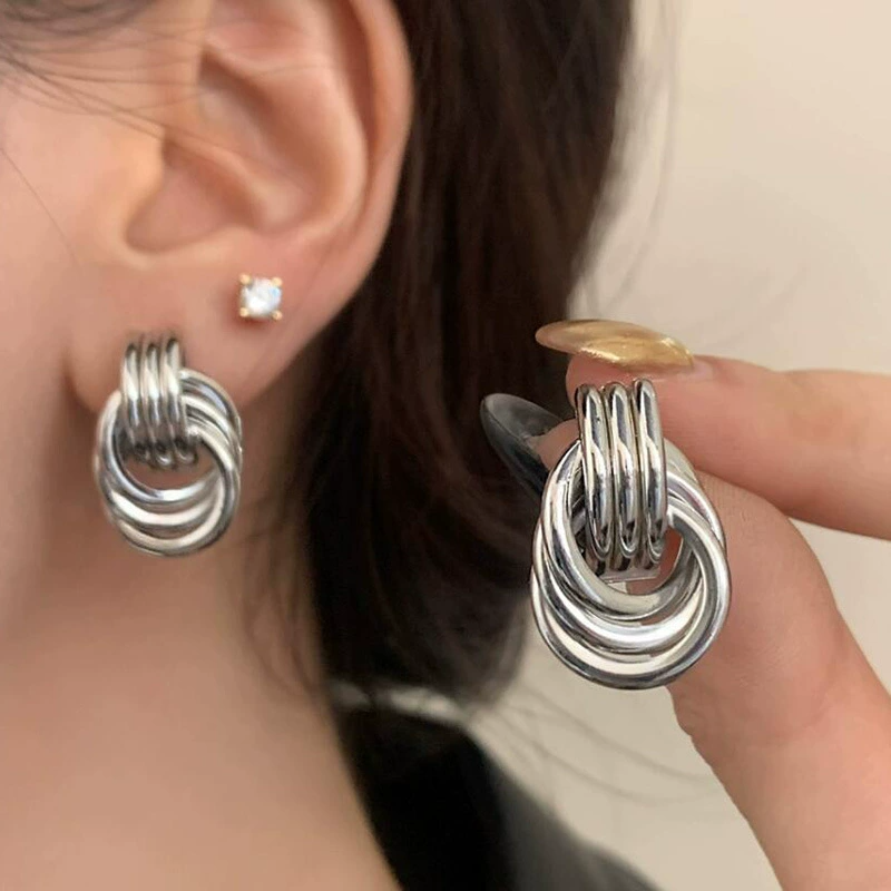 “The Loop Edit” – Retro Layered Hoop Earrings