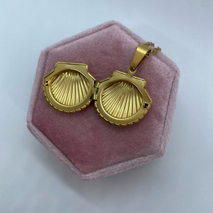 Seashell locket