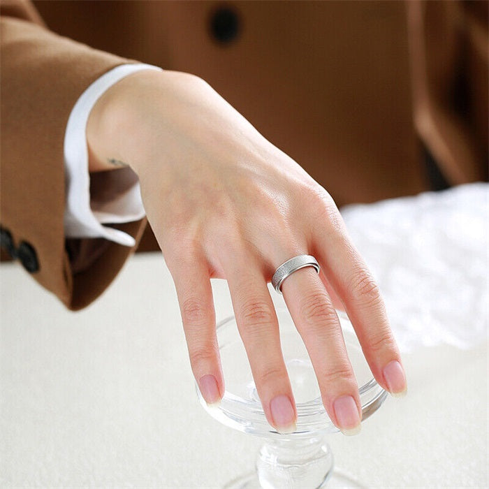 Frosted Stress Relief Spinner Ring