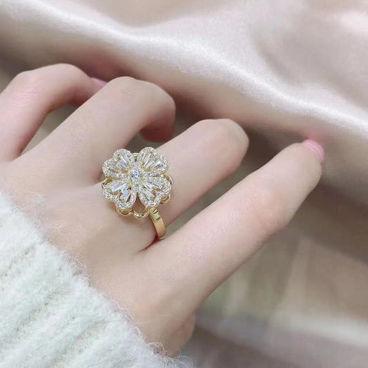 Four-Leaf Clovers Rotating Ring