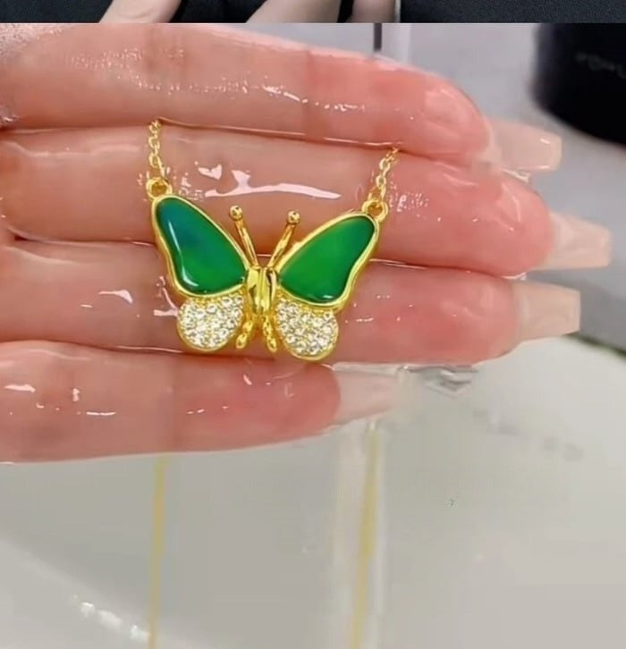 🦋Color Changing Butterfly Necklace