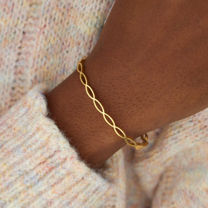 Small Circle Of Female Friends Matching Weave Bracelet