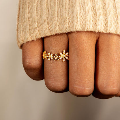 18k Gold Pavé Floral Ring
