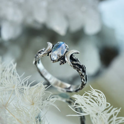 Moonstone Ring“Soma”-SS-Moonstone Jewelry