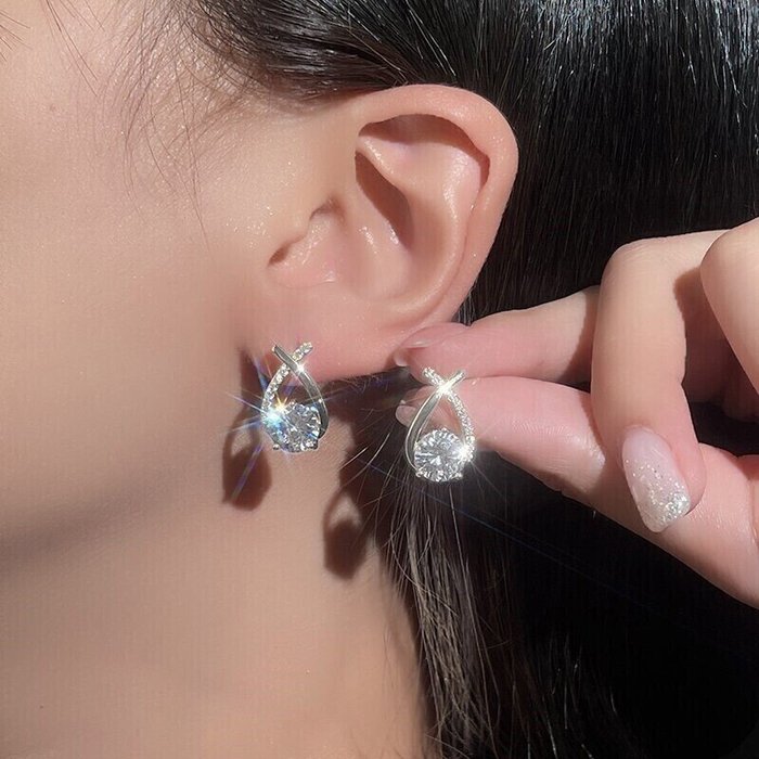 DIAMOND ROUND STUD EARRINGS