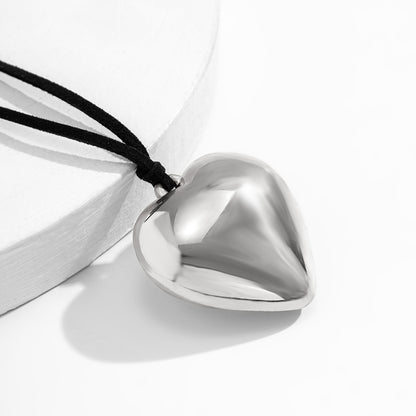 Sweet And Cool 3D Heart Pendant Choker💛