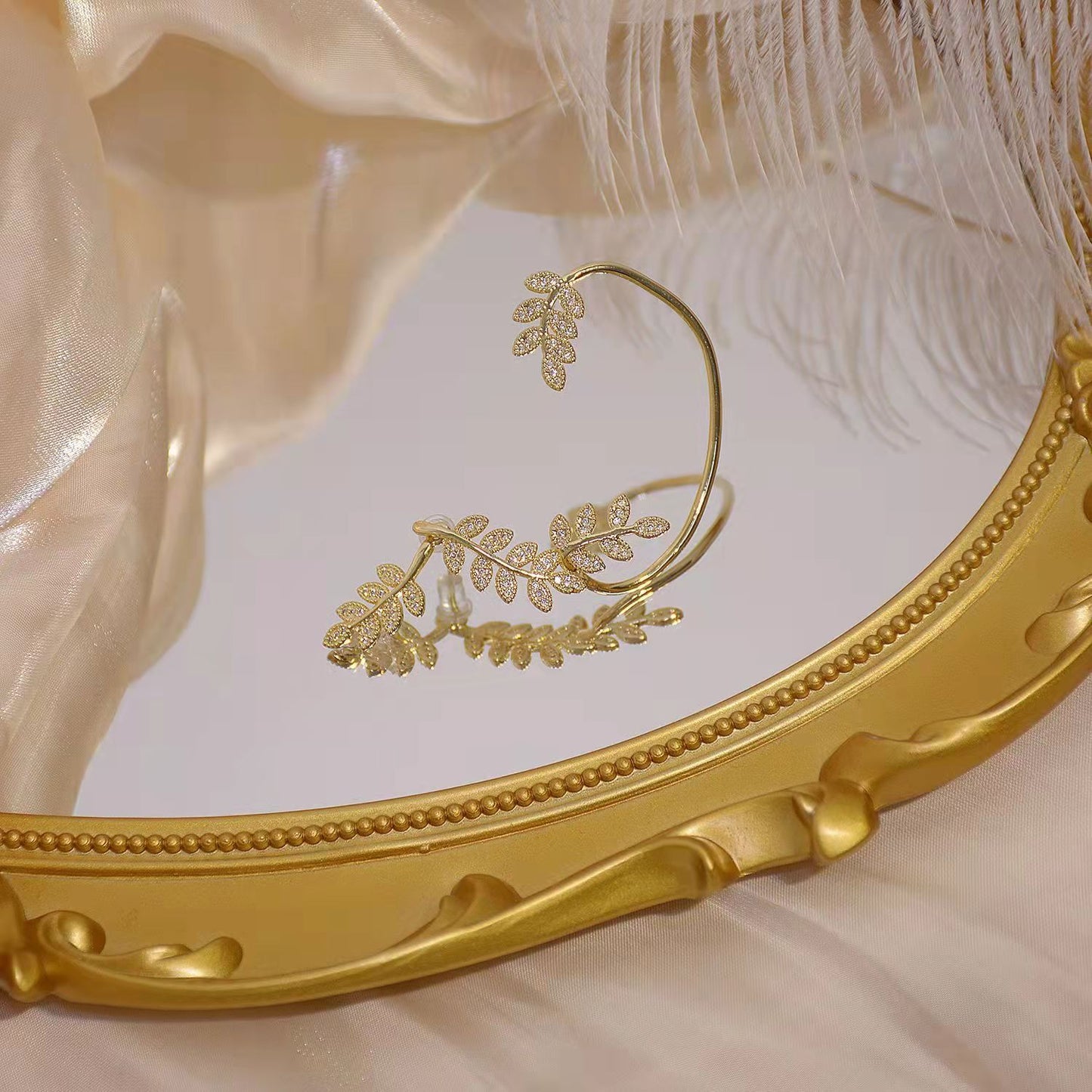 FANCY LEAF EAR CUFF