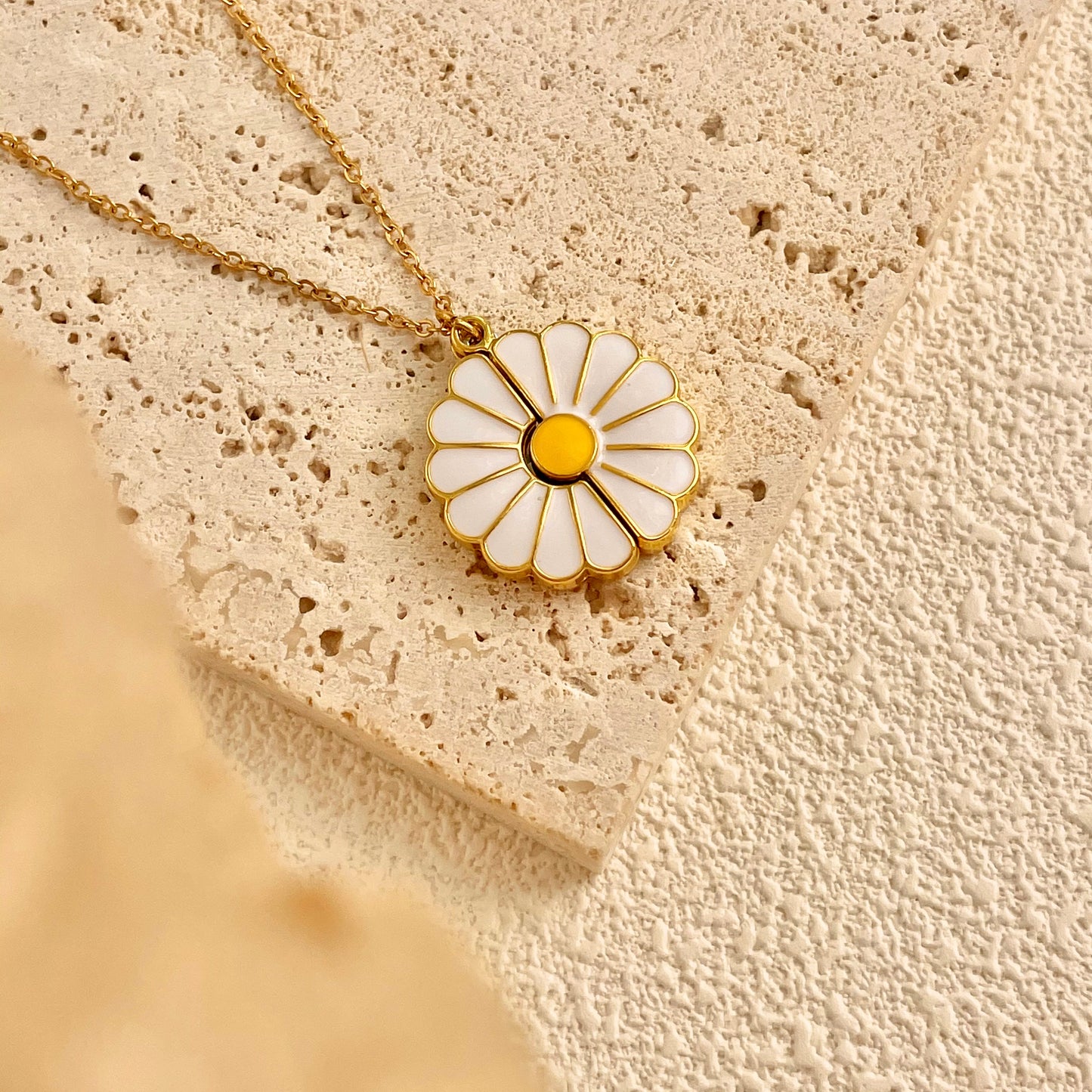 🎁GIFT FOR HER-Hidden Message Daisy Locket Necklace🌼