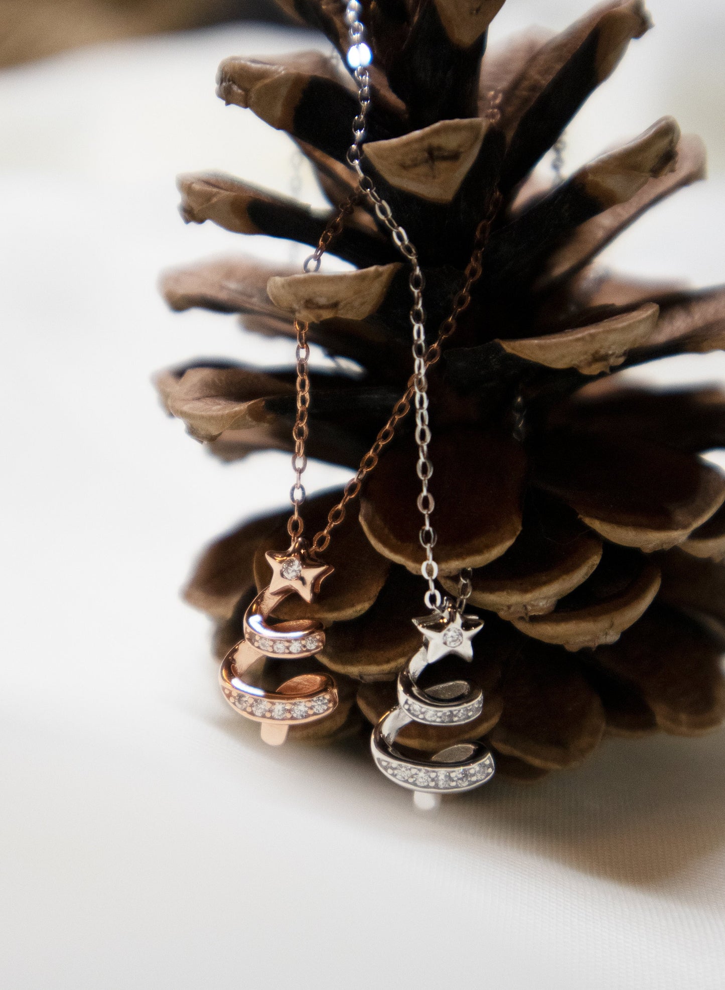 🎄CHRISTMAS HOT SALE❄Spinning Christmas Tree Necklace