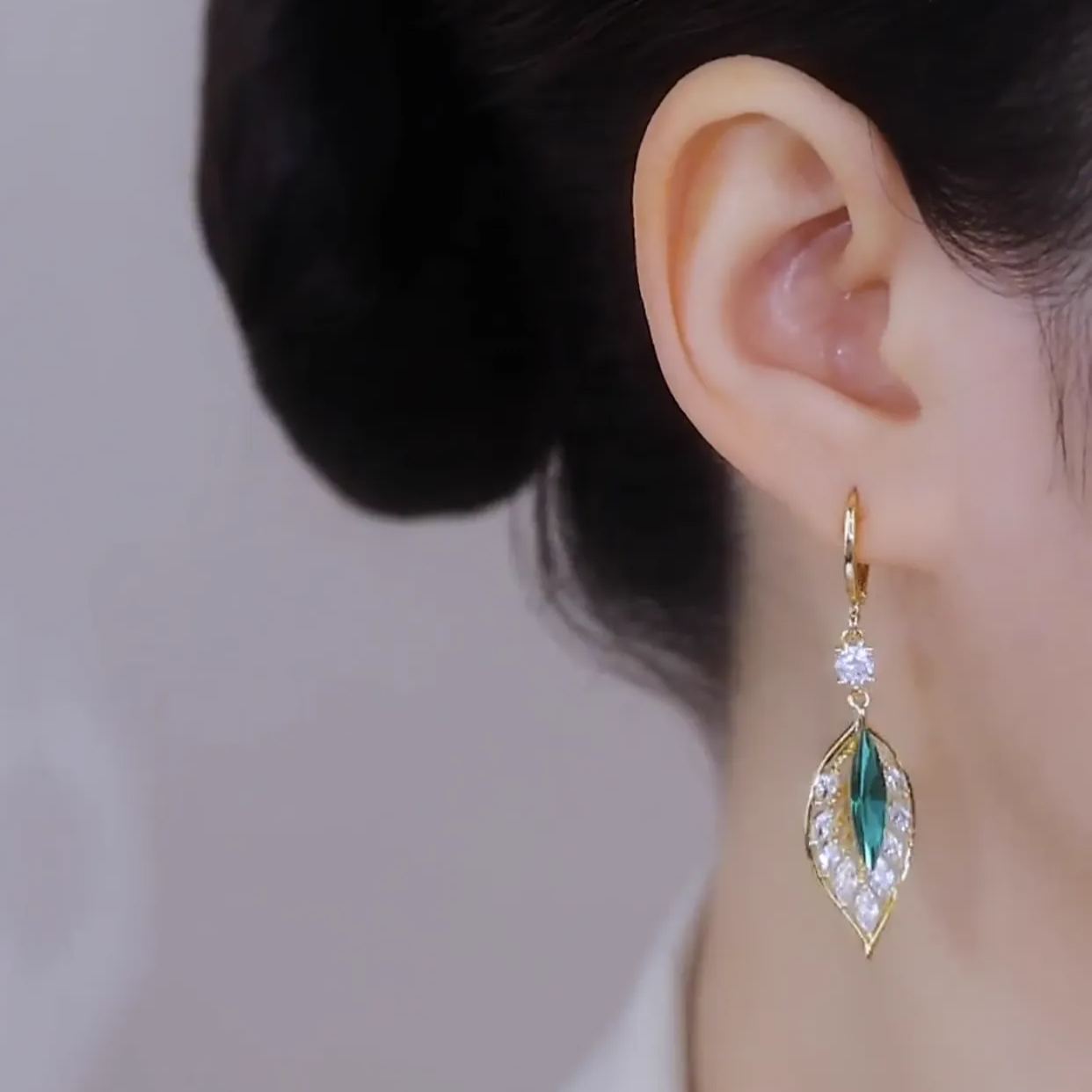 - Green Crystal Leaf Zircon Earrings