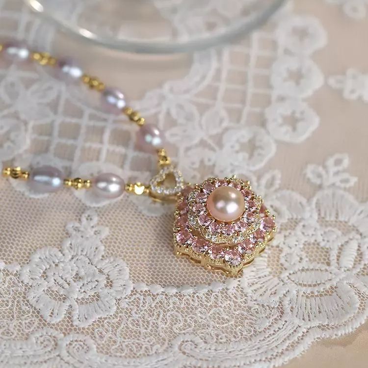 - Pink Rotating Pearl Lucky Flower Necklace