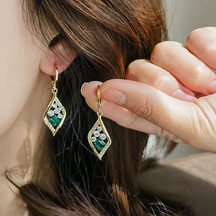 - Rhombus Crystal Earrings