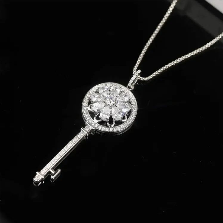 🔑Rotating Flower Key Necklace🌼