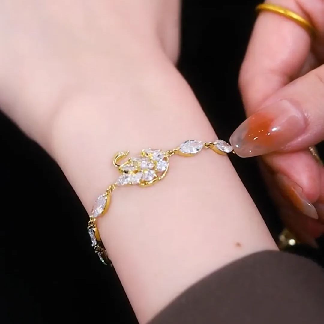 🎄CHRISTMAS HOT SALE❄-Super Sparkling Swan Zircon Bracelet