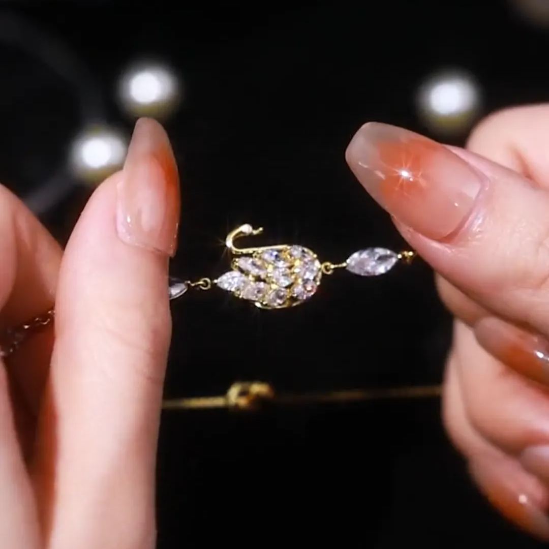 🎄CHRISTMAS HOT SALE❄-Super Sparkling Swan Zircon Bracelet