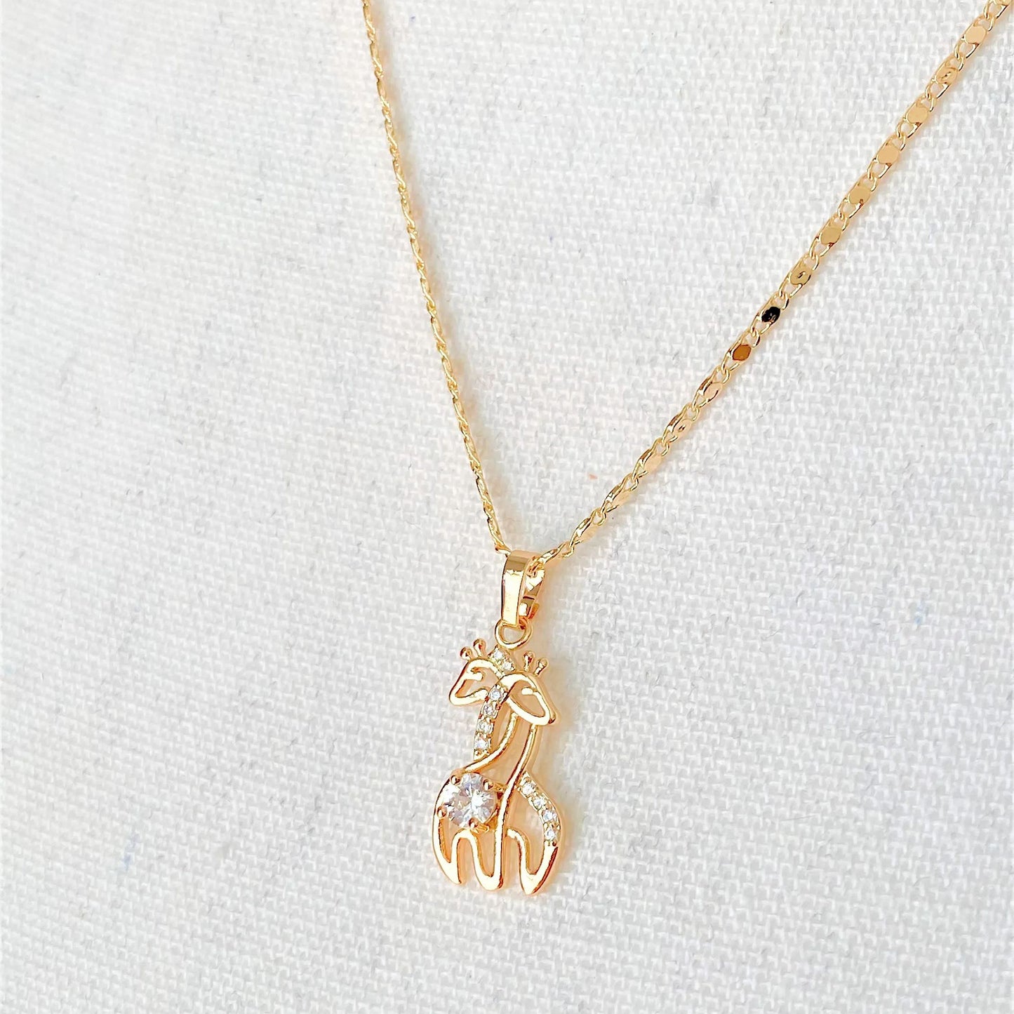 LOVE Giraffe Hug Pendant Necklace - To My Mommy