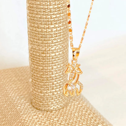 LOVE Giraffe Hug Pendant Necklace - To My Mommy