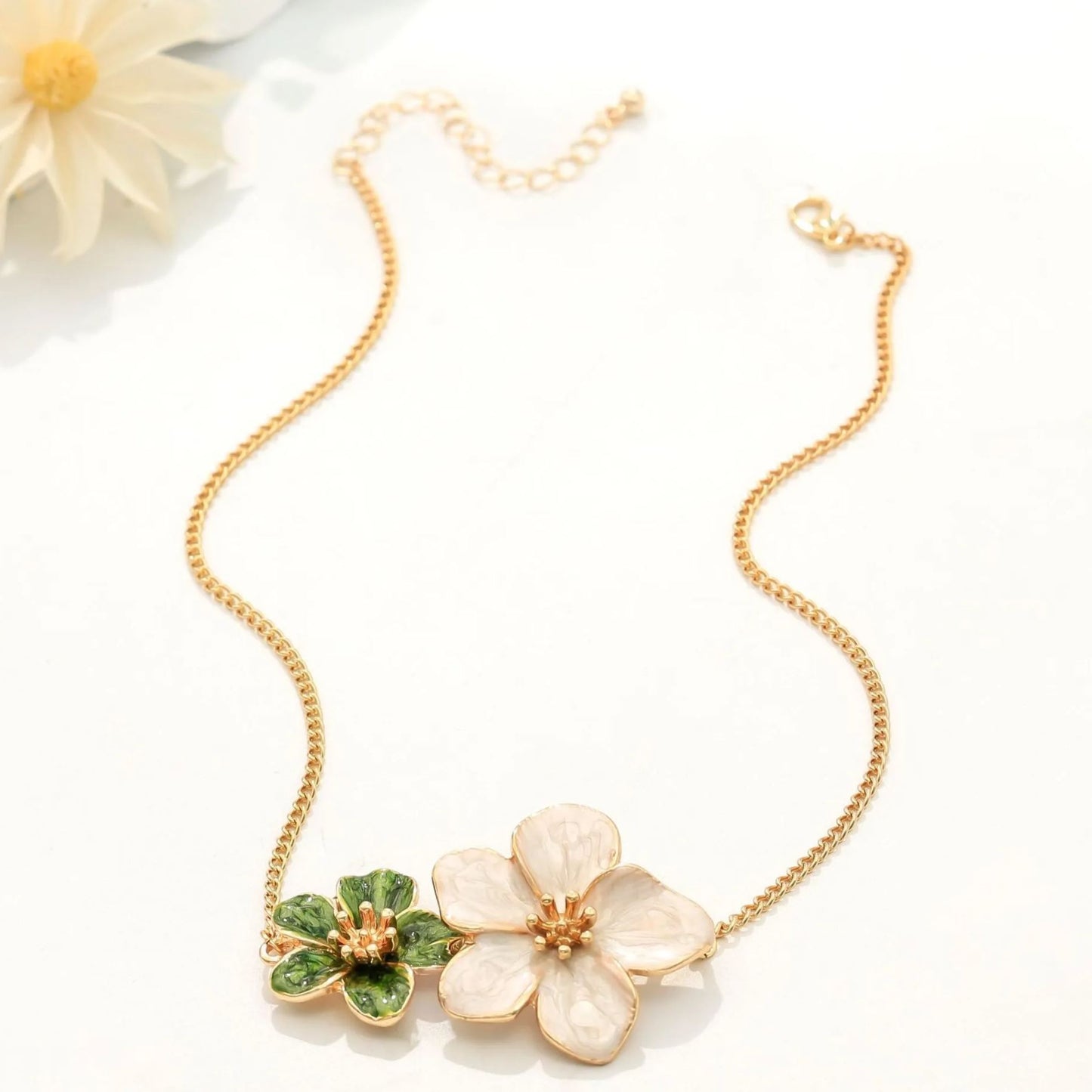 🌸Exquisite Floral Pendant Necklace
