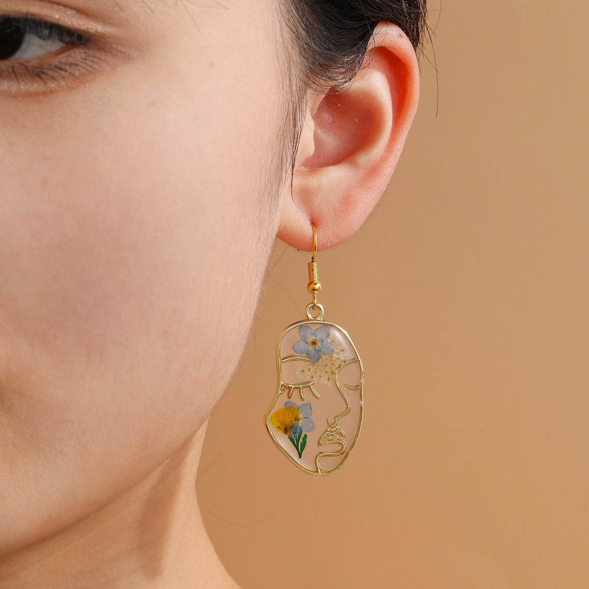 Abstract Face Gold plated Earrings handmade with pressed flowers🌸
